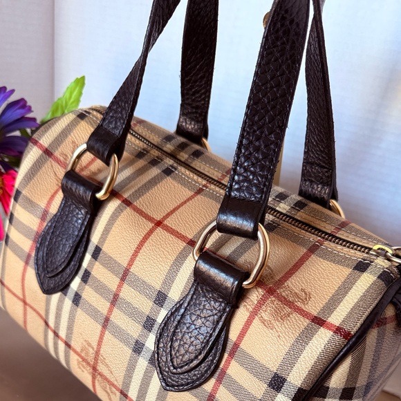 Authentic Burberry Boston Medium Bag. - Picture 17 of 17